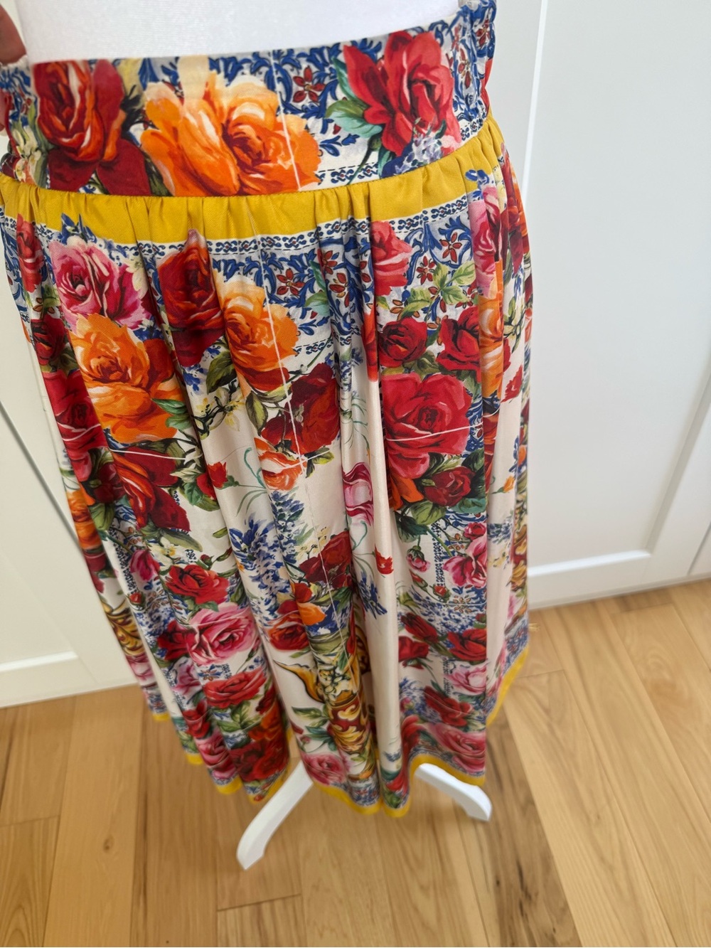 Dolce & Gabbana Cream Floral Midi Skirt with Yellow Trim - Picture 11 of 12